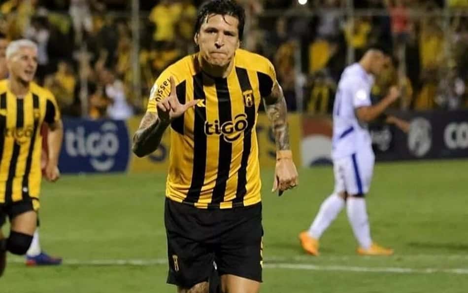 De olho no Botafogo, Guaraní define futuro do seu artilheiro