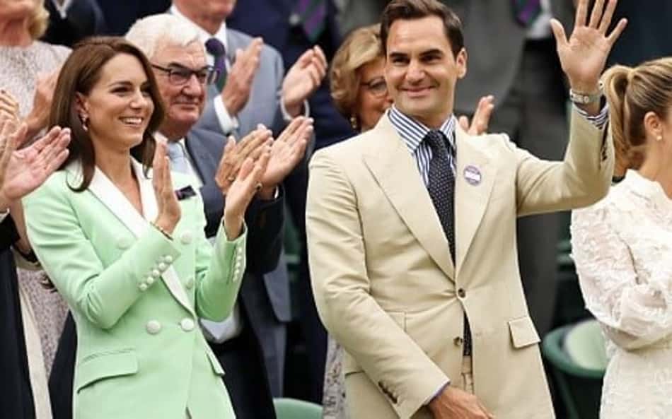 Federer se emociona em homenagem em Wimbledon