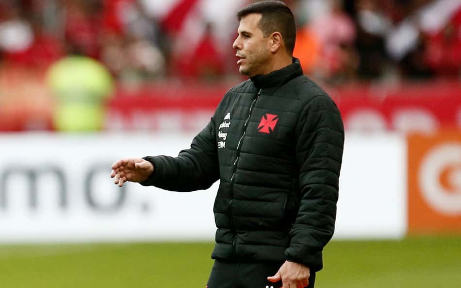 Vasco demite preparador físico da comissão permanente do time profissional
