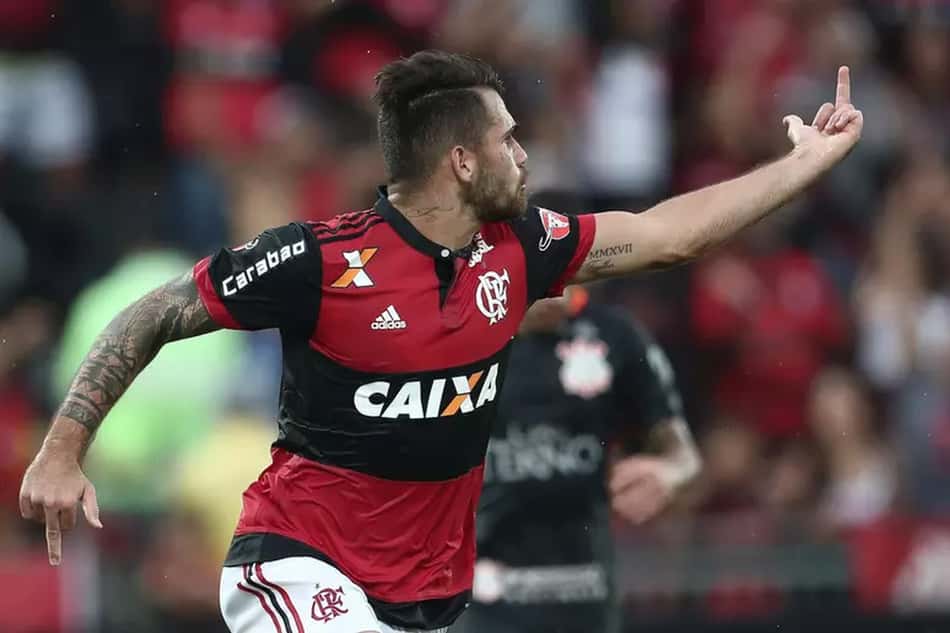 Felipe Vizeu - gesto obsceno