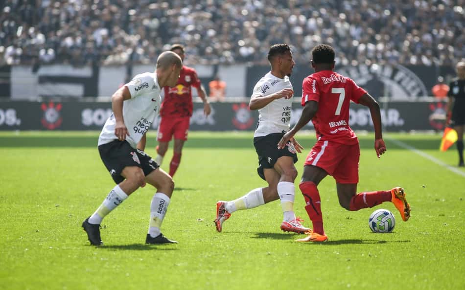 ANÁLISE: Corinthians volta a regredir, e vitórias com Luxemburgo são fruto do acaso