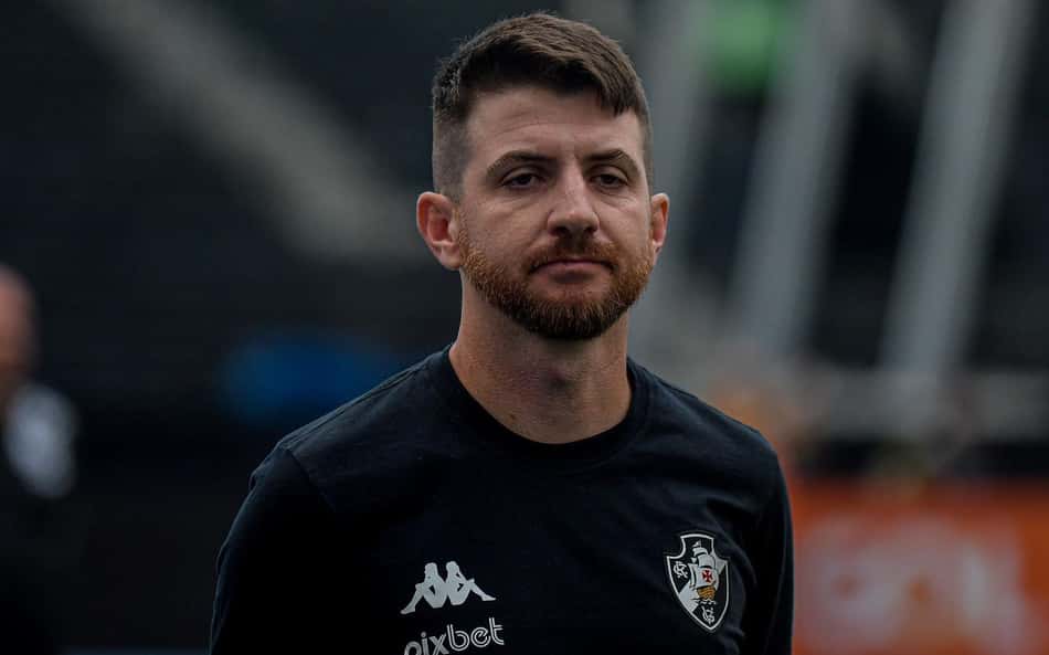 Técnico interino do Vasco analisa a partida e afirma sobre seu futuro na equipe