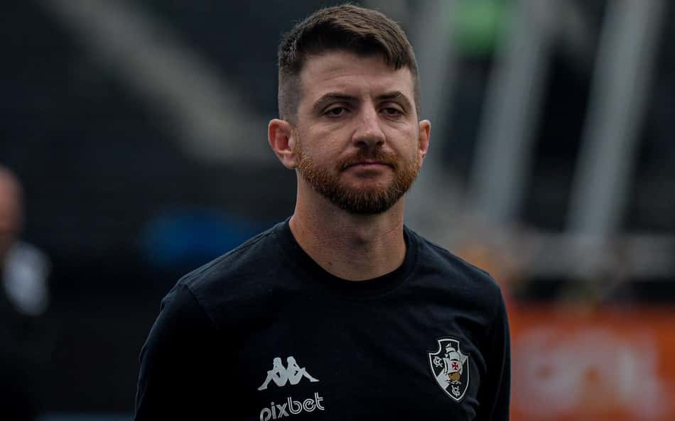 William Batista sai em defesa de jogadores do Vasco: 'Sujeitos a acertar e errar'