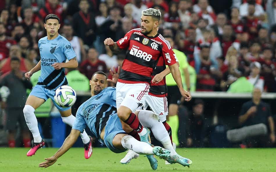 Análise: Flamengo sofre com 'retranca' do Athletico, mas merece vantagem na Copa do Brasil