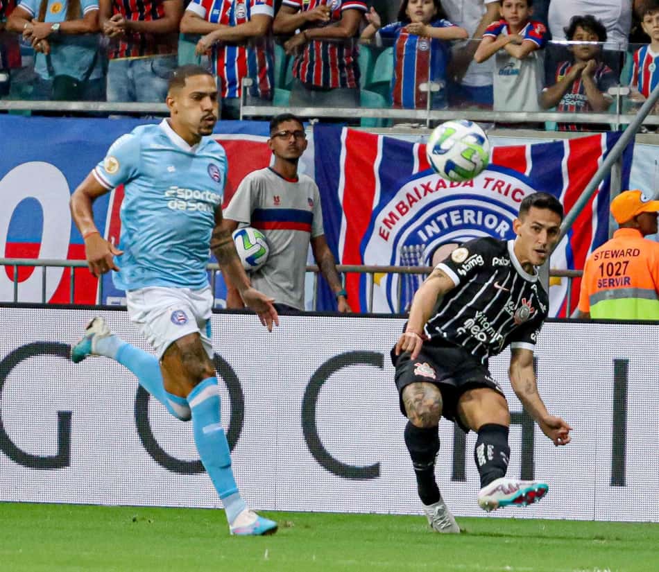 Rojas saiu machucado do duelo entre Bahia e Corinthians. O resultado, no final, foi 0 a 0. 