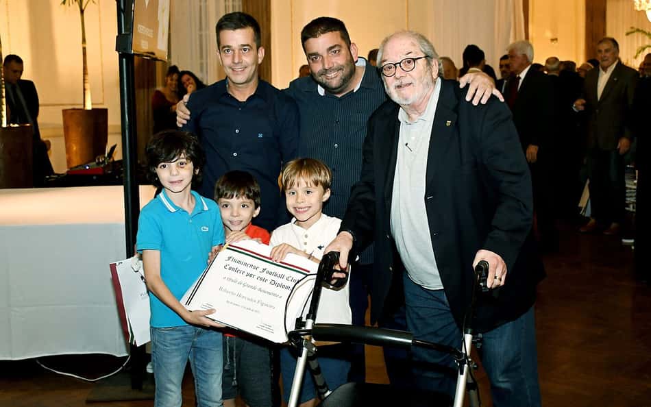 Em sessão solene nas Laranjeiras, Fluminense dá título de grande benemérito a presidente no tri brasileiro e título da Copa do Brasil