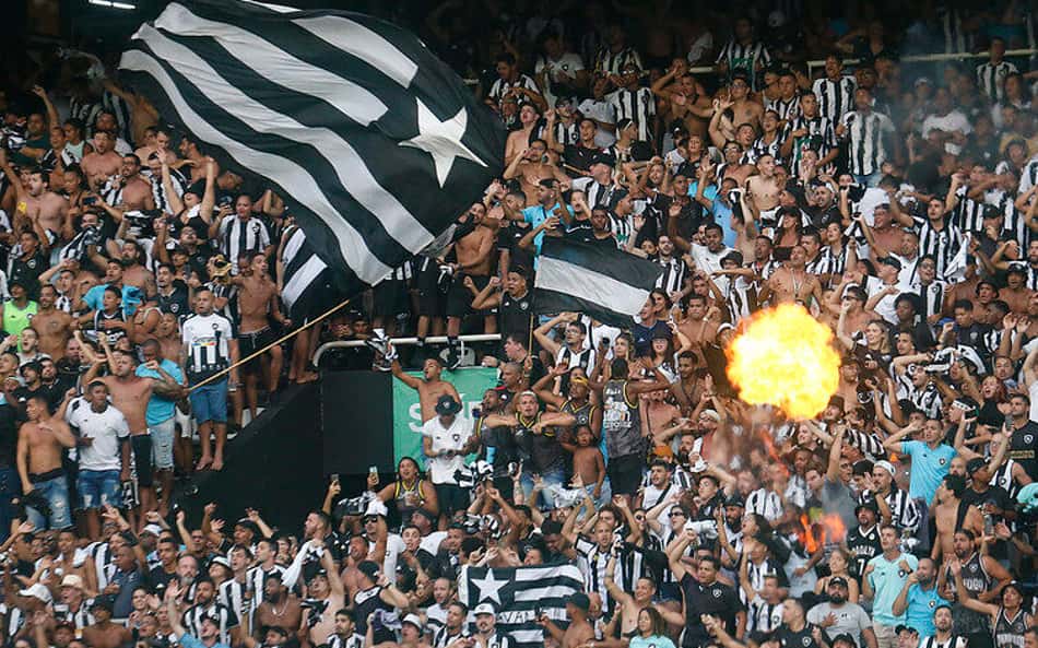 !Vai lotar! Torcida do Botafogo esgota carga de ingressos para clássico contra o Vasco