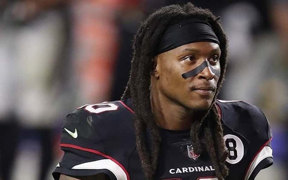 'Só vou me aposentar quando não conseguir mais atingir a marca de mil jardas', afirma DeAndre Hopkins