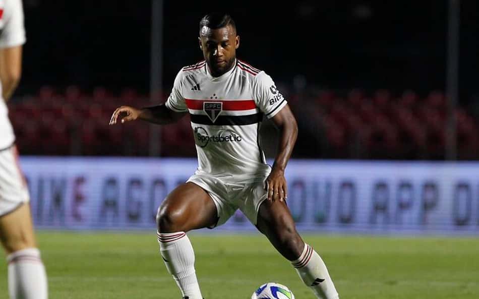 Cadê? Luan segue sem espaço no São Paulo mesmo após renovação