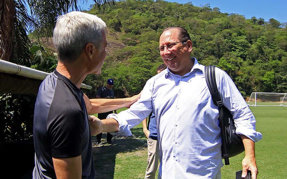 John Textor diz compreender saída de Luís Castro do Botafogo: 'Se Cristiano Ronaldo me chamasse, eu também iria'