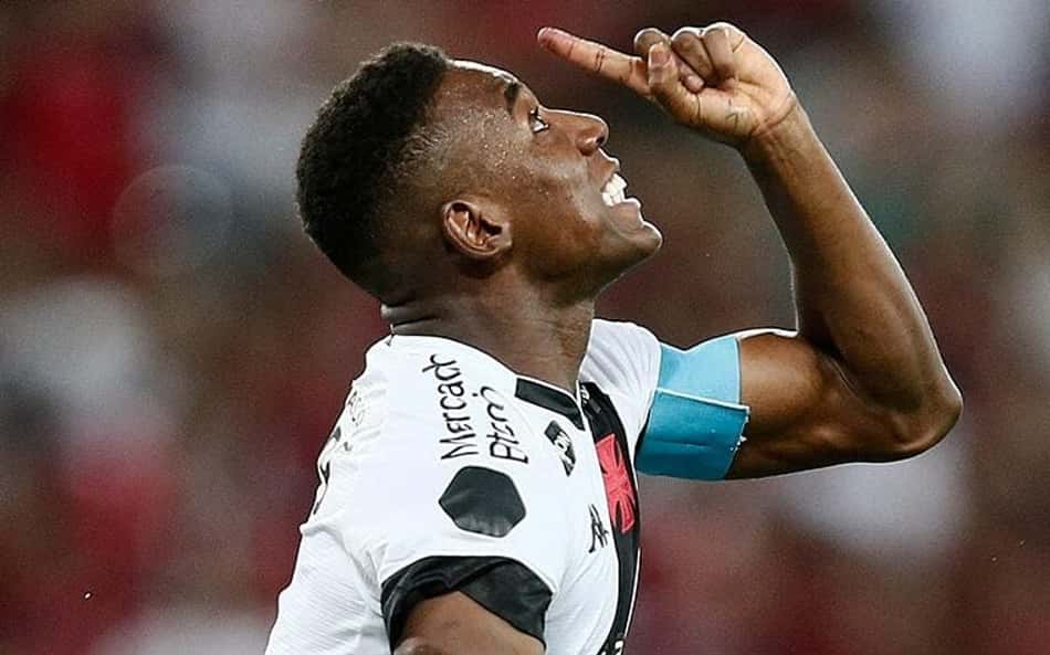 DM do Vasco: sem lesão constatada, Léo tem chance de jogar contra o Athletico-PR
