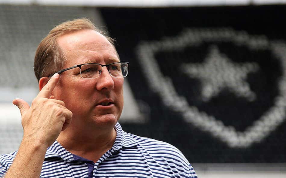 John Textor dá aval para Botafogo buscar reforços no mercado