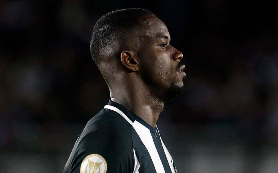 Kayque volta ao Botafogo para fazer tratamento antes de ser emprestado a clube da Bélgica