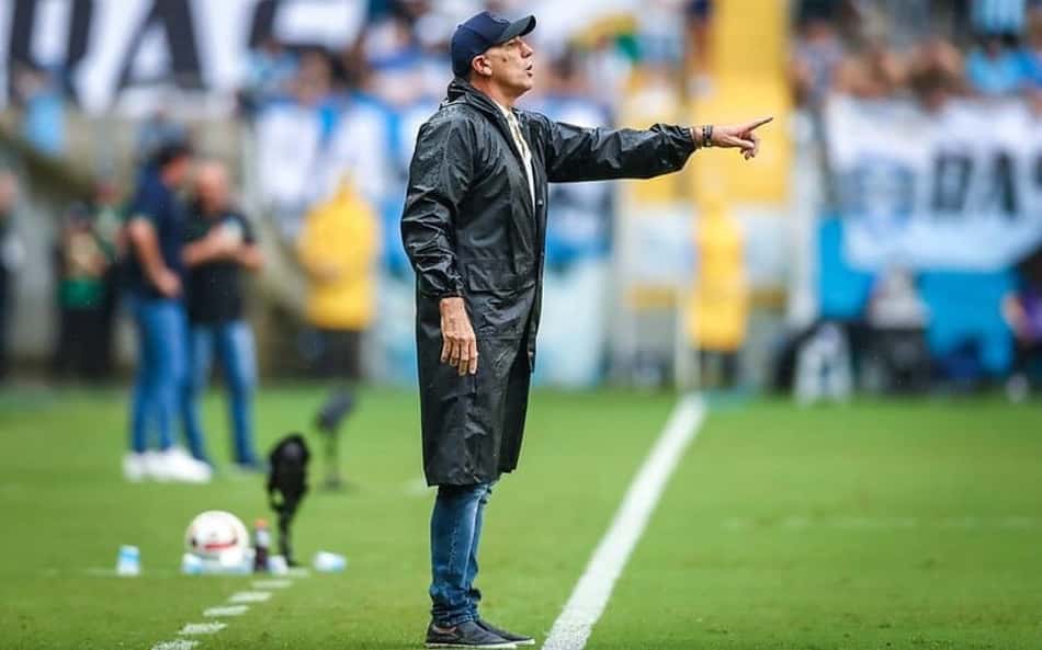 Renato diz que especulações sobre Suárez 'não deixam de ser verdade'
