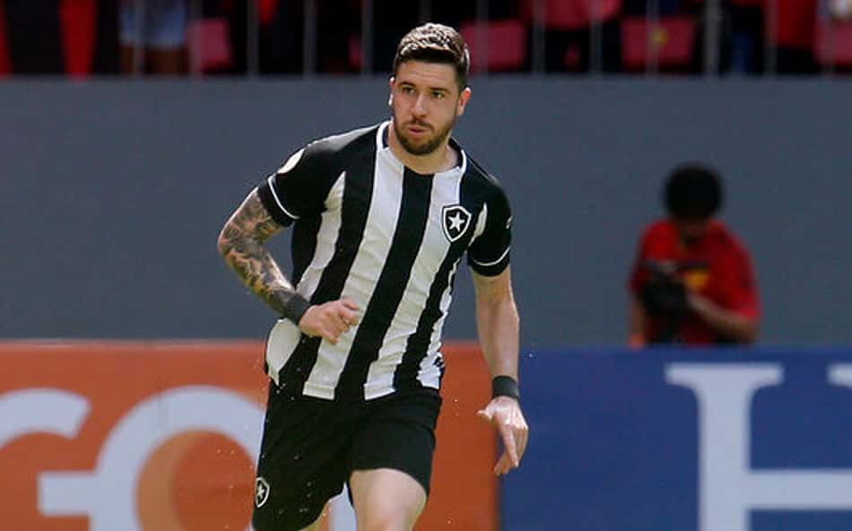 Hora da guinada? Gustavo Sauer tenta mostrar serviço em nova chance como titular pelo Botafogo