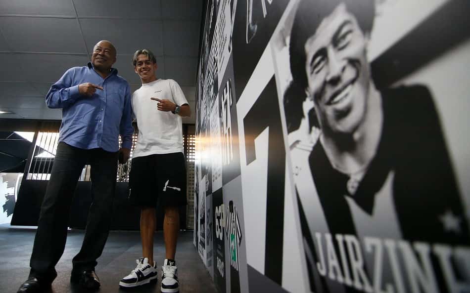 Em lançamento de uniformes do Botafogo, Jairzinho valoriza atual elenco: 'O melhor do Brasil e um dos melhores do mundo'