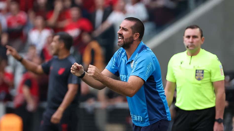 joao_martins_athletico_pr_palmeiras_brasileirao_2023