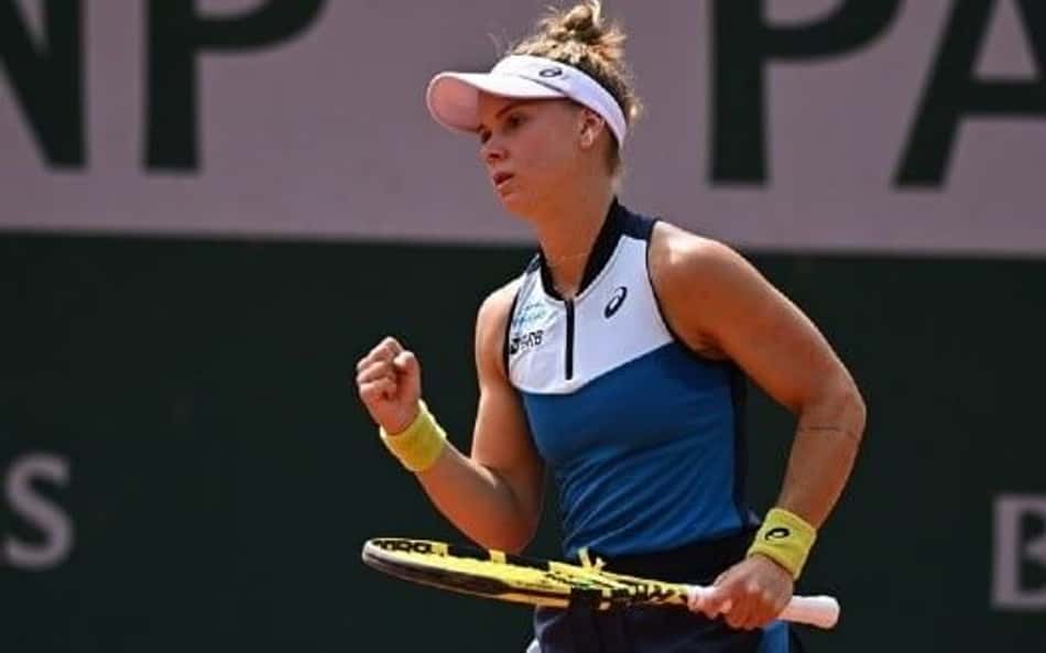 Laura Pigossi vira e vai às oitavas no WTA de Iasi