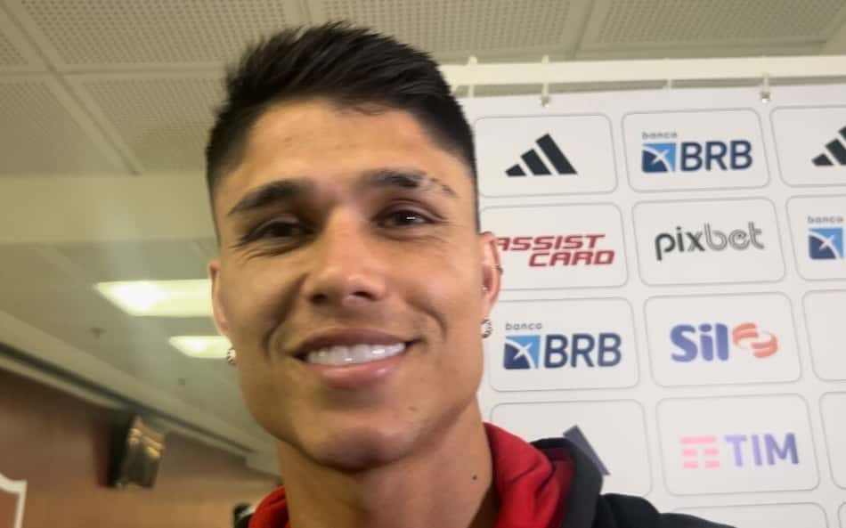 Luiz Araújo elogia torcida e celebra estreia pelo Flamengo: 'Emoção muito grande'