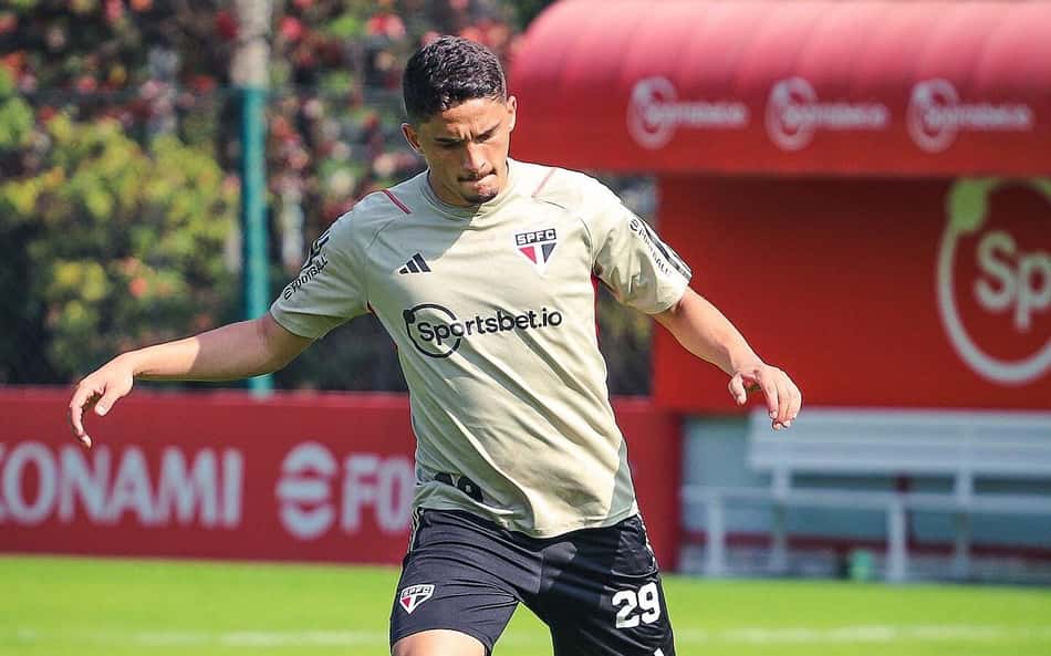 São Paulo libera Pablo Maia de treino após falecimento do pai