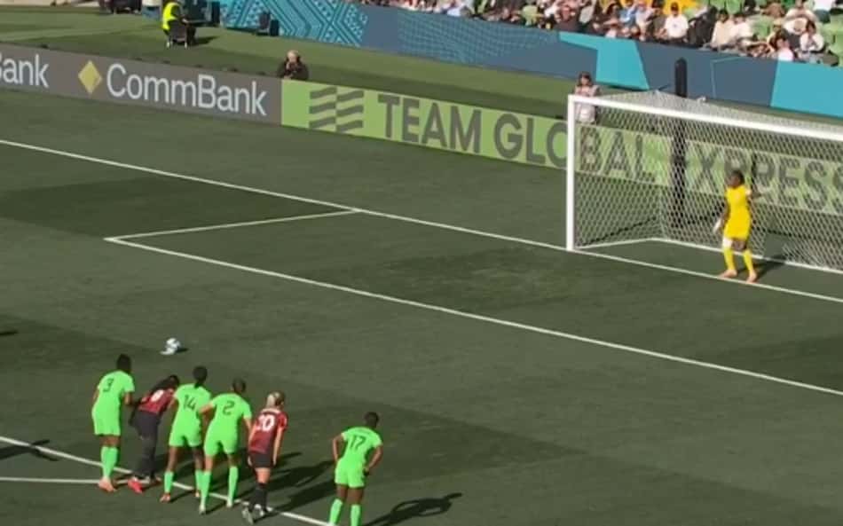 Goleira Nnadozie é enaltecida por pênalti defendido em estreia da Nigéria na Copa do Mundo; veja reações