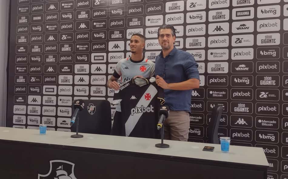 Praxedes é apresentado pelo Vasco e comenta sentimento do retorno ao clube: 'Me sinto em casa'