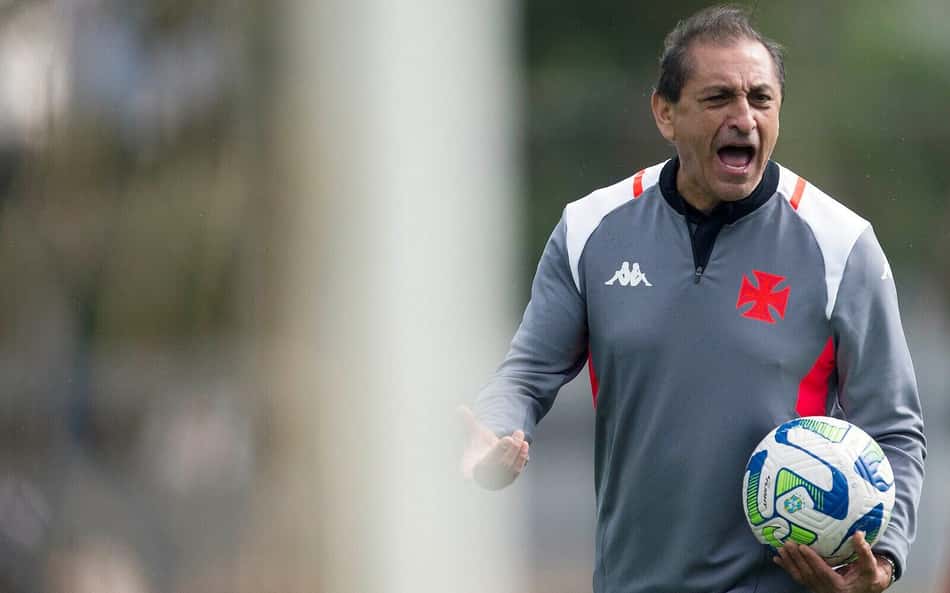 Comentarista se revolta e faz apelo para ser cortado de jogos do Vasco: 'Eu não aguento mais'