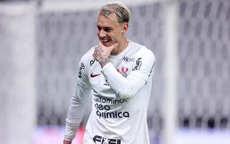 Róger Guedes comenta doações e desconversa sobre saída do Corinthians: 'Deixo na mão dos empresários'
