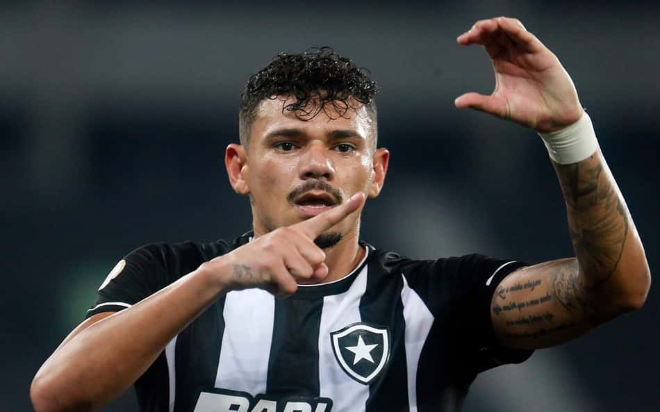 Com camisas de Tiquinho Soares, Botafogo lança seu novo projeto de licenciamento