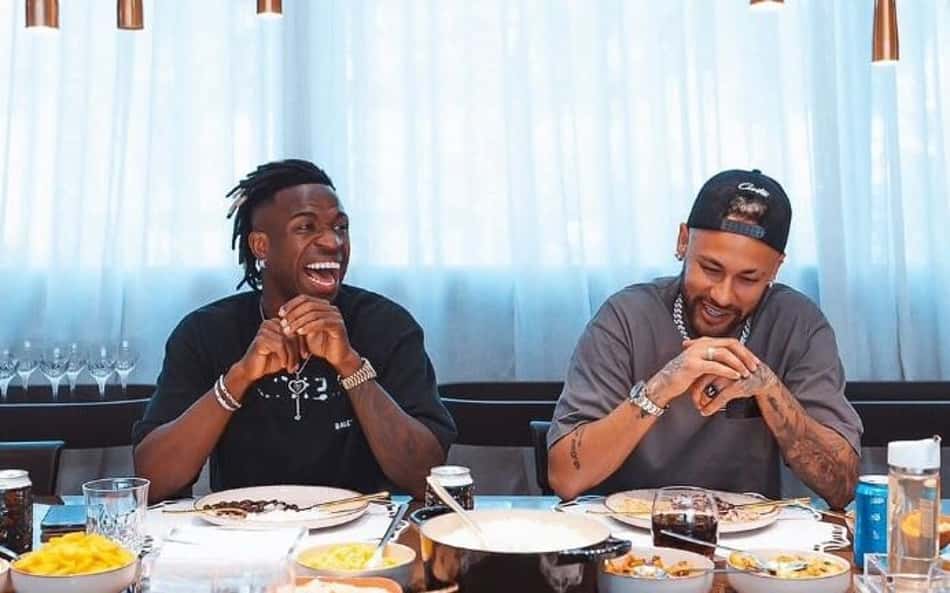 Vini Jr dá festa em mansão no Rio e se declara para Neymar: 'Te amo'