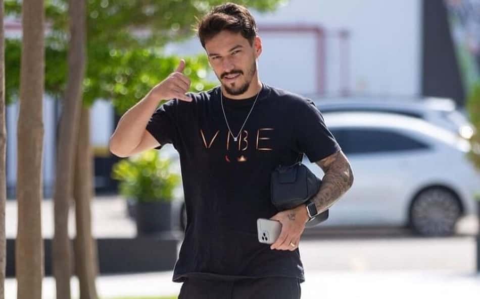 Volante Arthur Rezende se acerta com equipe do futebol árabe