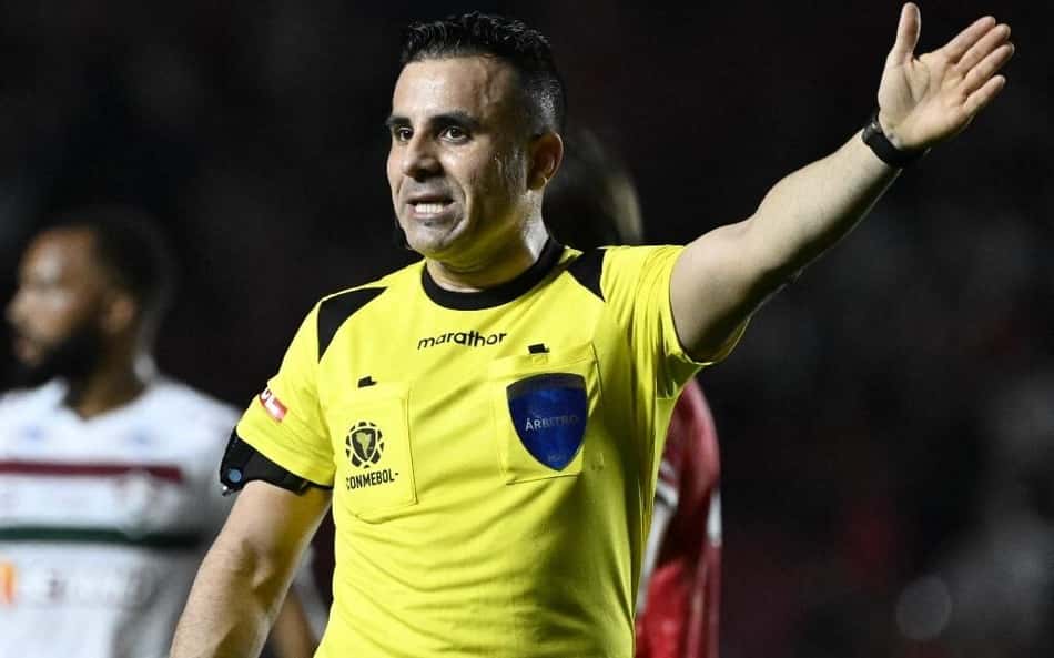 Argentinos Juniors x Fluminense: Piero Maza, árbitro da partida, relata 'jogo brusco grave' de Marcelo