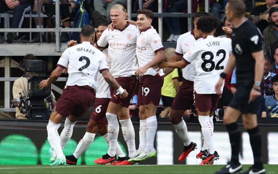 Na abertura da Premier League, Haaland inicia temporada com golaço, e Manchester City vence o Burnley