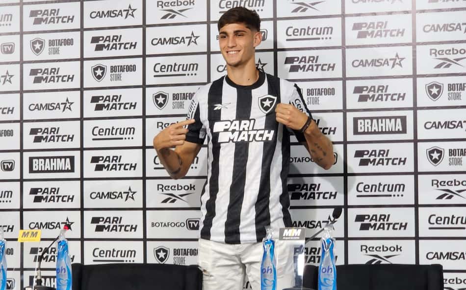 Com direito a número da sorte, Valentín Adamo é apresentado e fala em 'salto' na sua carreira ao chegar ao Botafogo