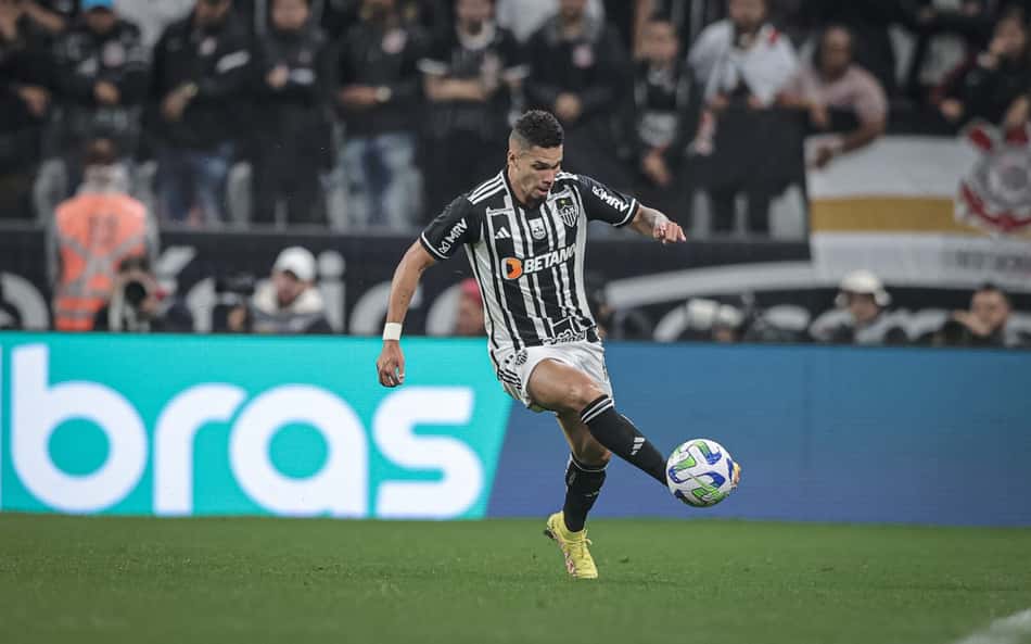 Paulinho exalta vitória contra o Bahia após eliminação na Libertadores: 'A gente tem que se cobrar'
