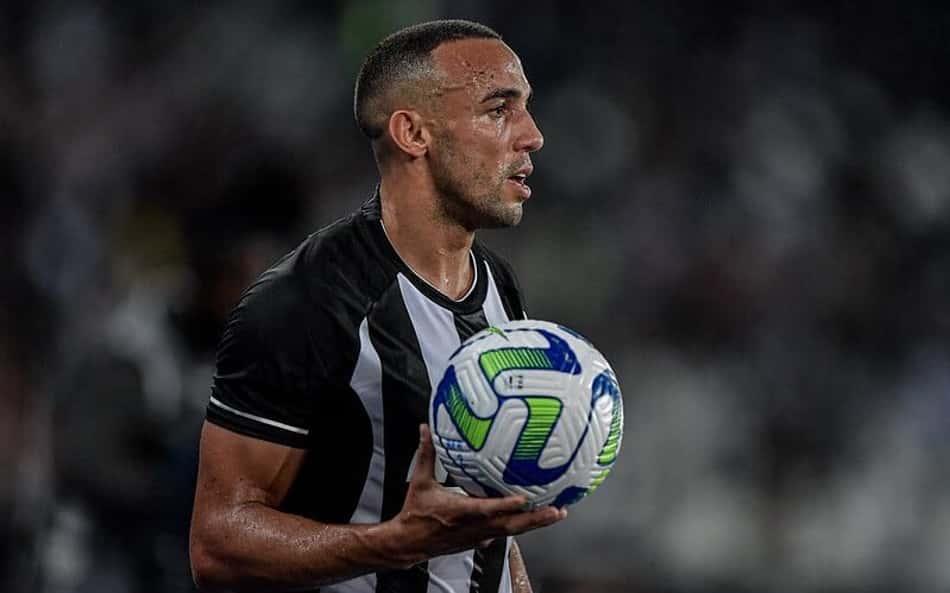 Ainda se recuperando de lesão, Marçal deve voltar ao Botafogo apenas no clássico diante do Flamengo