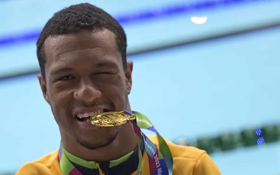 Gabriel Araújo é bicampeão nos 50m costas e Brasil é ouro no revezamento no Mundial Paralímpico