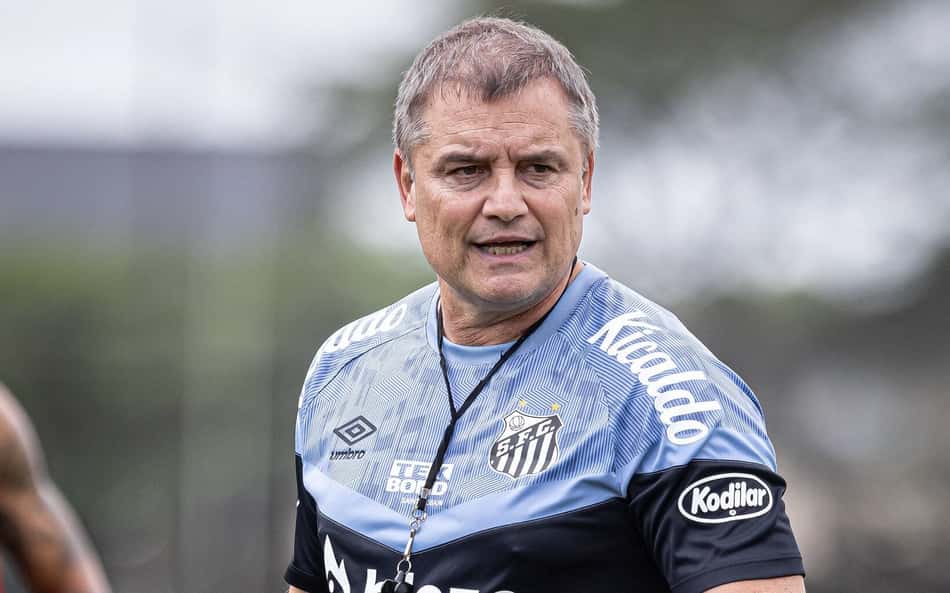 Aguirre fica em dúvida, e Santos perde contratação de ex-Corinthians