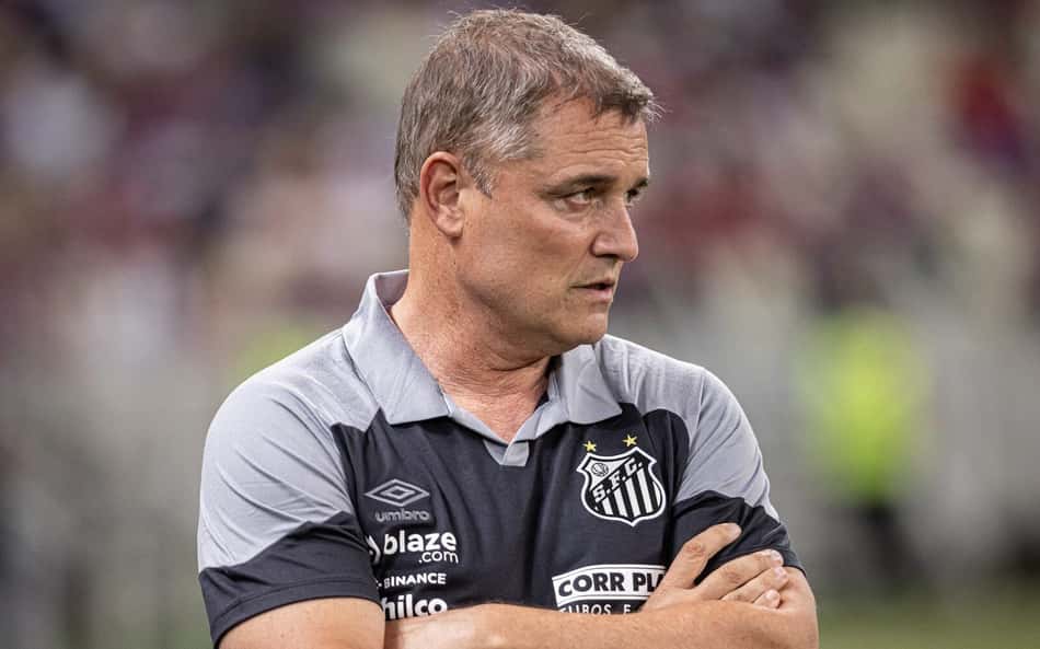 Aguirre explica escolhas na escalação do Santos e declara 'preocupação' com confiança do elenco