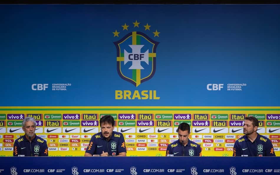 Pedro Certezas reage a ausência de jogadores do Botafogo na convocação da Seleção: 'Curioso'