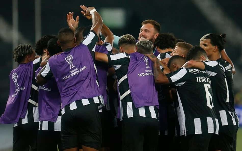 No duelo de SAFs, Botafogo busca manter 100% de aproveitamento no Nilton Santos e igualar feito de 2013