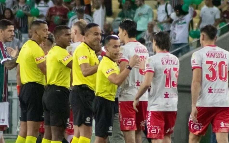 Argentinos Juniors deixa Maracanã revoltado com a arbitragem
