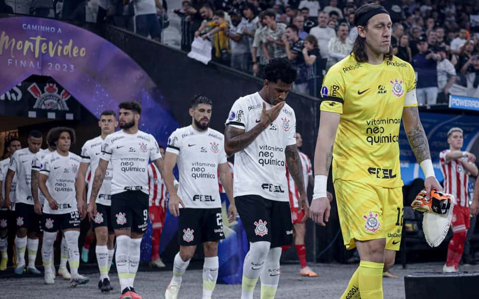 Corinthians põe à prova invencibilidade na Argentina em meio a desmanche no elenco