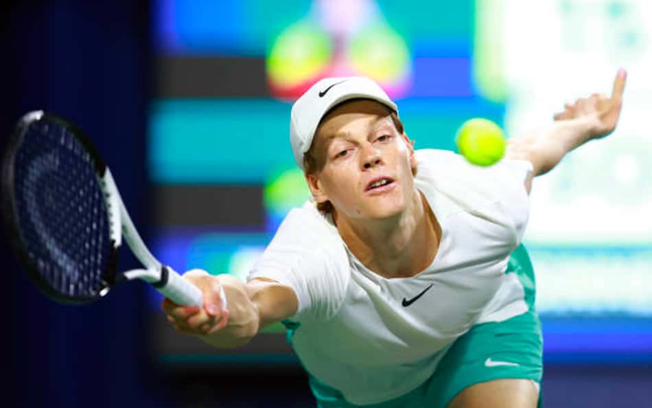 Sinner resiste a Monfils e encarra algoz de Alcaraz por final em Toronto