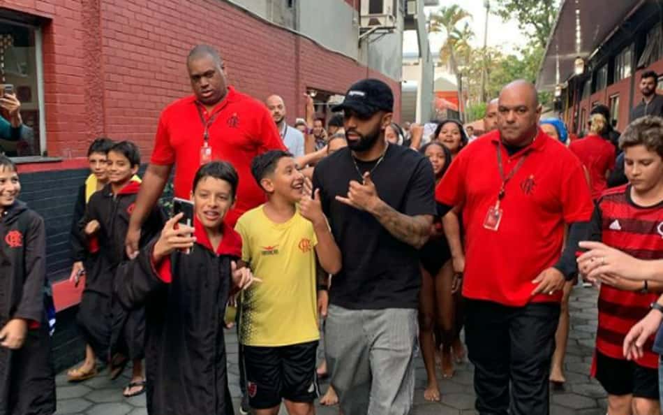 Gabigol-em-visita-a-Gavea–aspect-ratio-512-320
