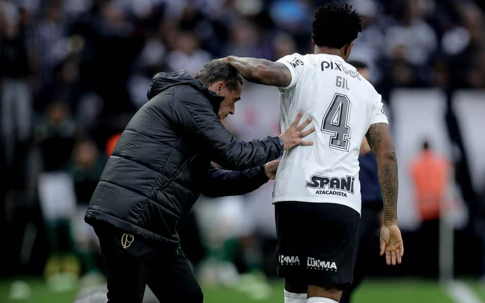 Gil-Luxemburgo-Corinthians-Coritiba-scaled-aspect-ratio-512-320
