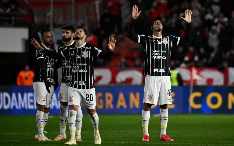 SBT alcança liderança na TV aberta com classificação dramática do Corinthians na Sul-Americana