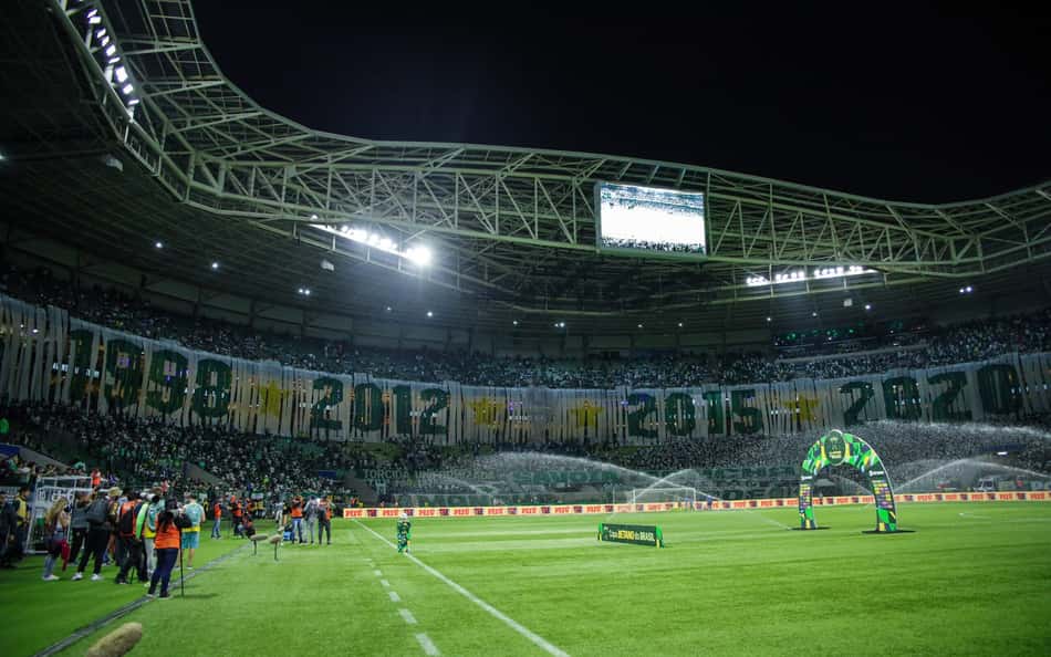 Torcida do Palmeiras prepara mosaico para jogo diante do Deportivo Pereira