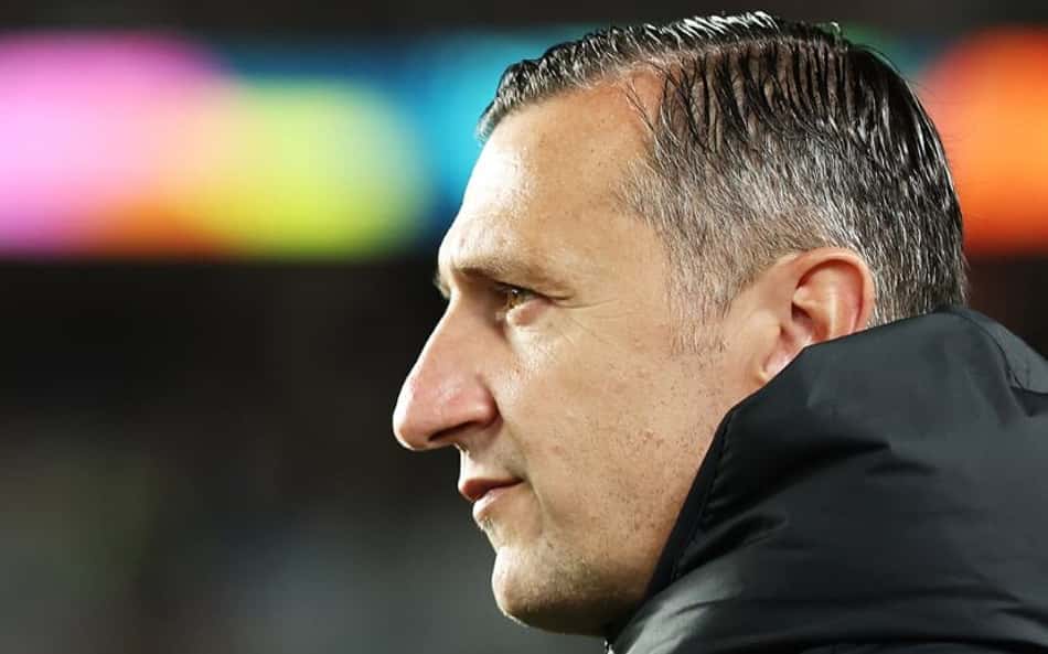 Técnico de seleção tetracampeã mundial deixa cargo