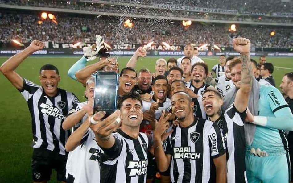 Botafogo fecha parceria e promove leilões de camisas utilizadas por atletas em partidas do clube